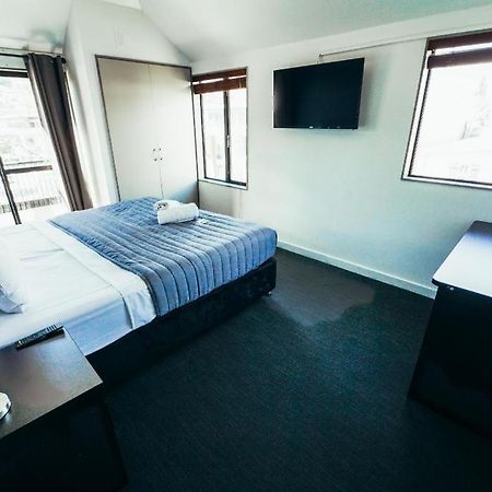 Base Backpackers Квинстаун Экстерьер фото