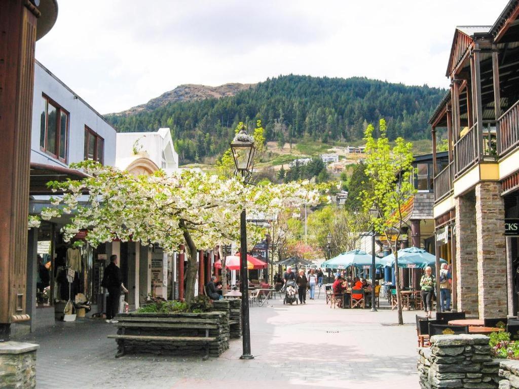 Base Backpackers Квинстаун Экстерьер фото
