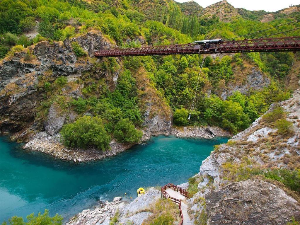 Base Backpackers Квинстаун Экстерьер фото