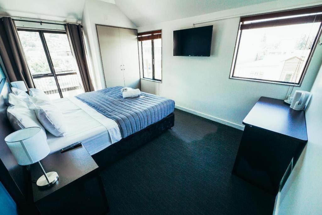 Base Backpackers Квинстаун Экстерьер фото