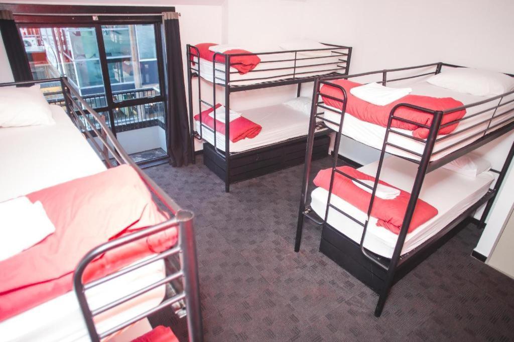 Base Backpackers Квинстаун Экстерьер фото