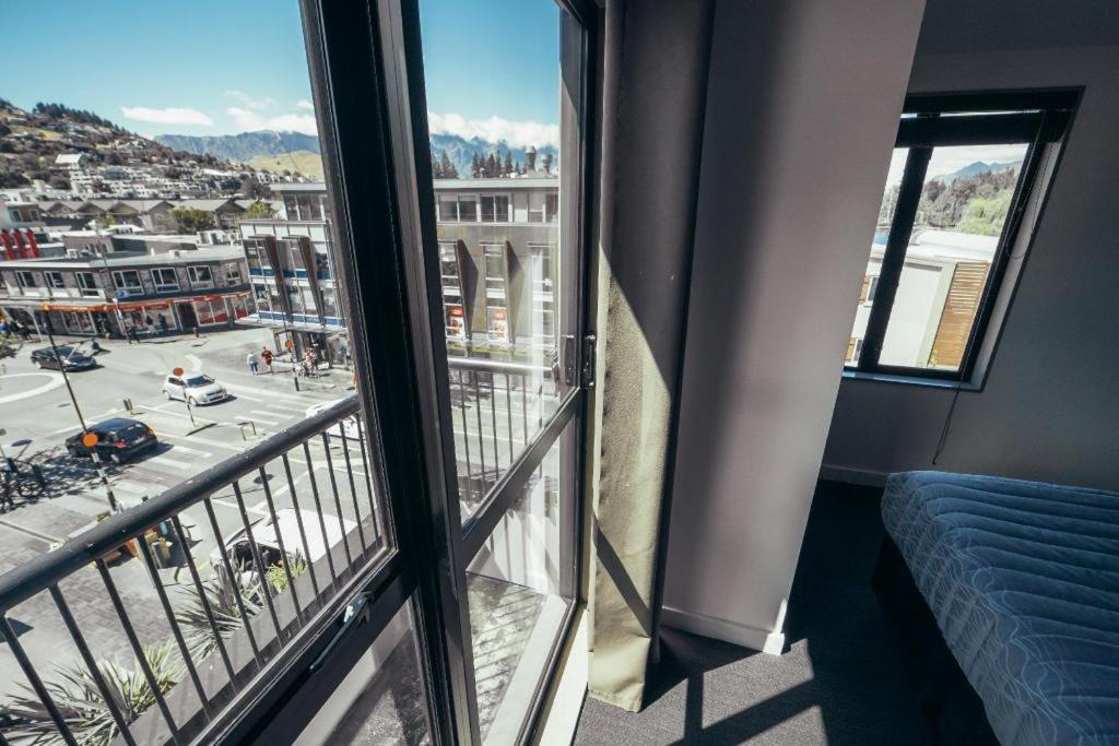 Base Backpackers Квинстаун Экстерьер фото