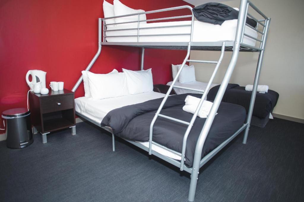 Base Backpackers Квинстаун Экстерьер фото