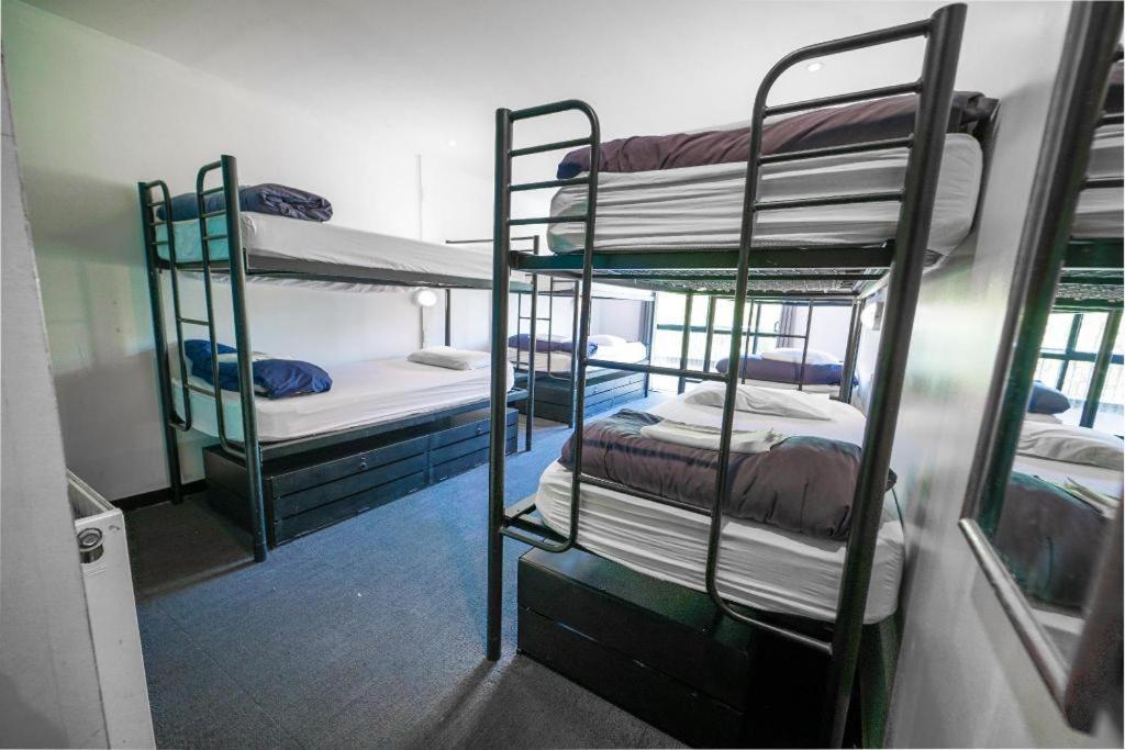 Base Backpackers Квинстаун Экстерьер фото