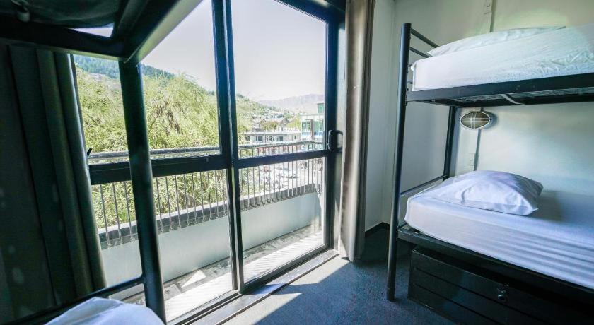 Base Backpackers Квинстаун Экстерьер фото