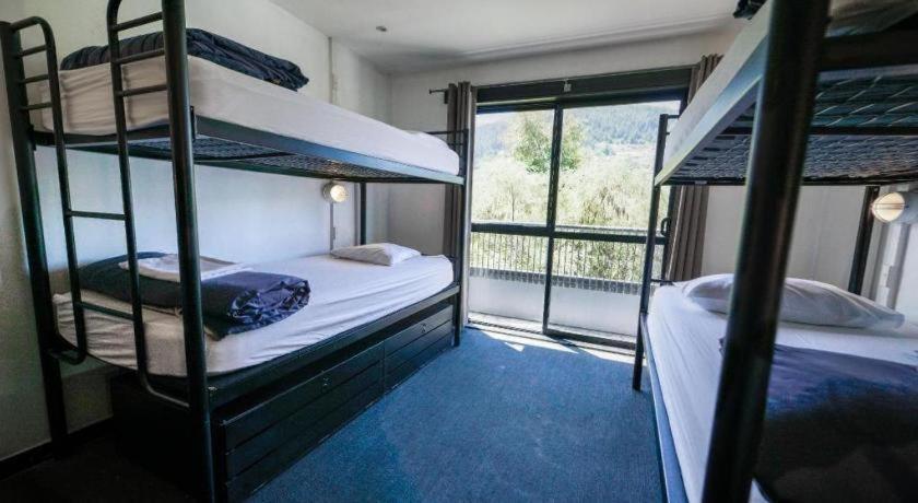 Base Backpackers Квинстаун Экстерьер фото