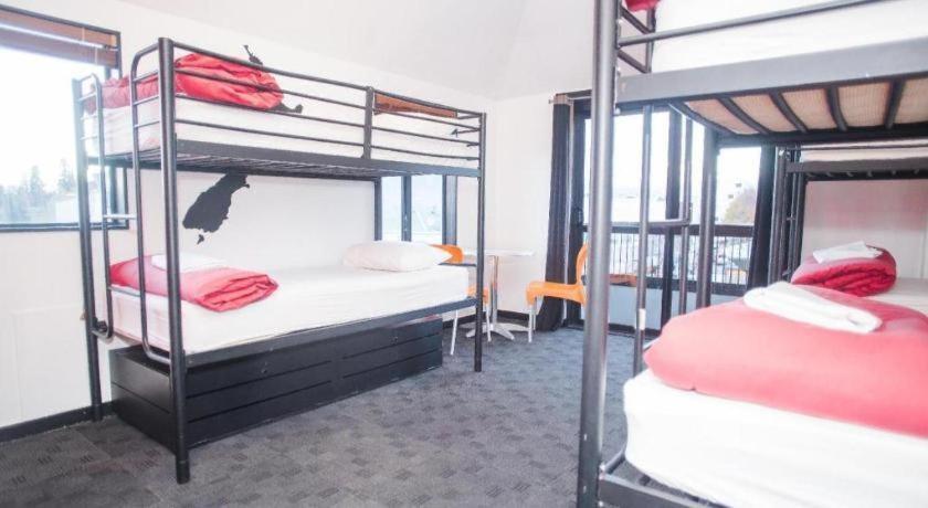 Base Backpackers Квинстаун Экстерьер фото